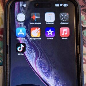 Apple iPhone 15 Plus - 128 GB - Silver / Unlocked w Otter Box Case